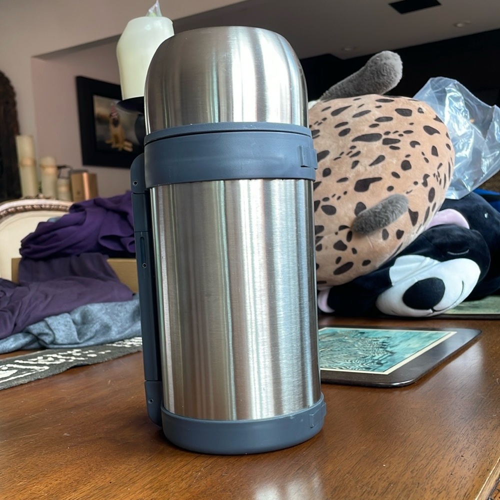 Silver Vacuum Flask - Picture 3 of 5